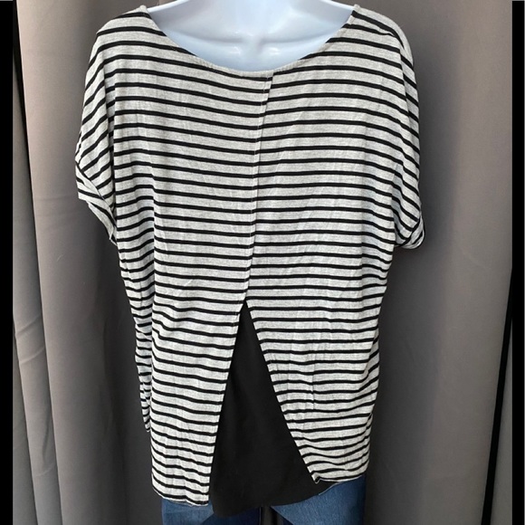 Woman’s top - Picture 2 of 4